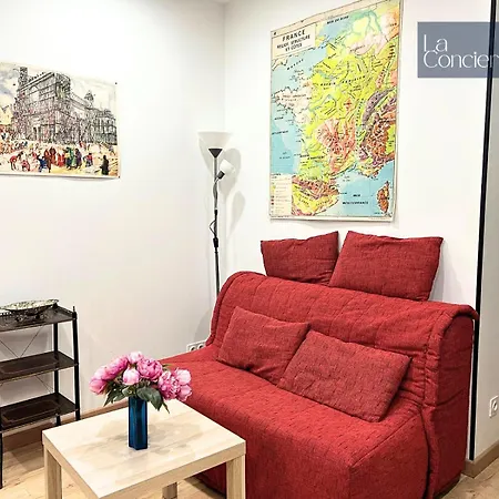 Le Cathédrale-poitierscentre-la Conciergerie * Poitiers