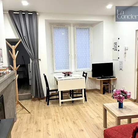 Le Cathédrale-poitierscentre-la Conciergerie