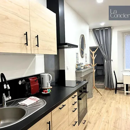 Le Cathédrale-poitierscentre-la Conciergerie *