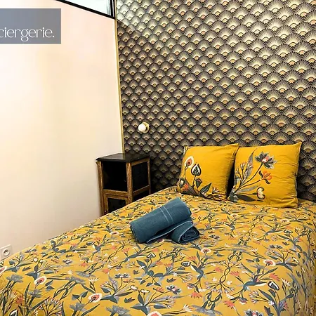 Le Cathédrale-poitierscentre-la Conciergerie Poitiers