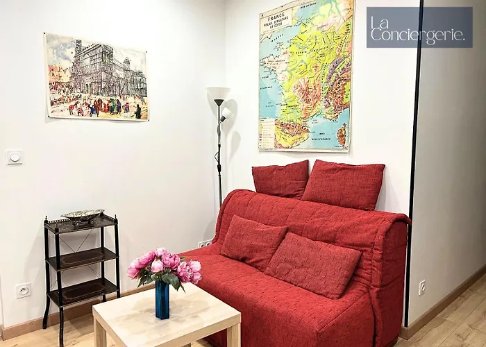 Le Cathedrale-poitierscentre-la Conciergerie * Poitiers