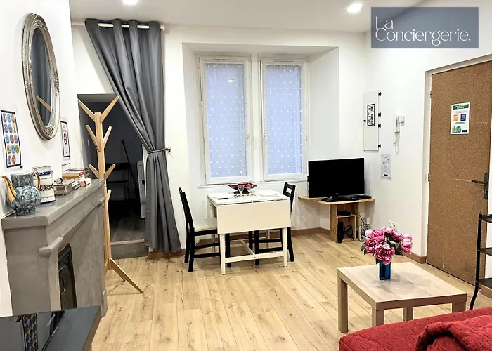 Le Cathedrale-poitierscentre-la Conciergerie