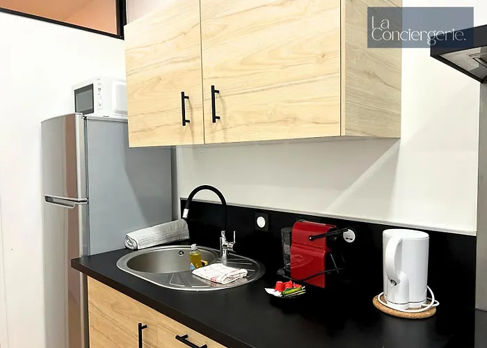 Le Cathedrale-poitierscentre-la Conciergerie