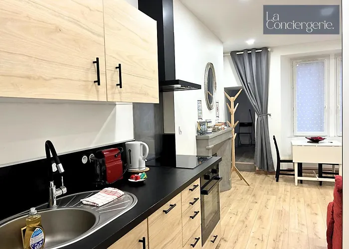 Le Cathedrale-poitierscentre-la Conciergerie *